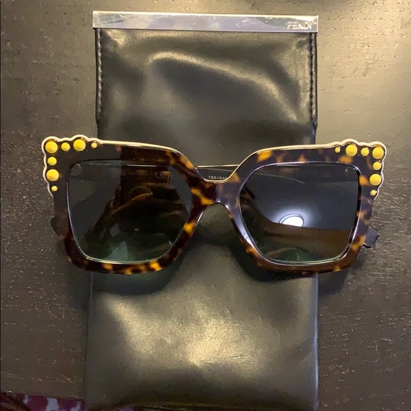 FENDI studded sunglasses - Picture 3 of 3